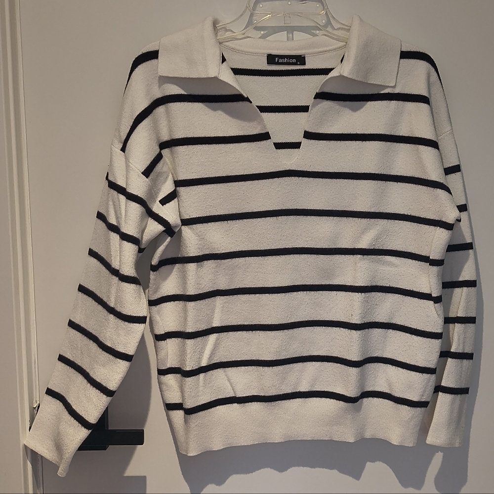 Fashion V-Neck Sweater in White with Black Stripes